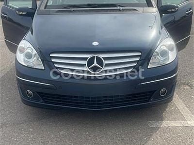 Usado Mercedes B180 109 CV (80 kW) 2008 Azul Monovolumen