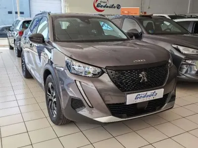 Usado Peugeot 2008 Allure 131 CV (96 kW) 2022 Gris SUV