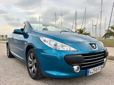 Usado Peugeot 307 CC 110 CV (80 kW) 2006 Azul Descapotable