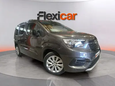 Usado Opel Combo Elegance 130 CV (95 kW) 2021 Gris Monovolumen