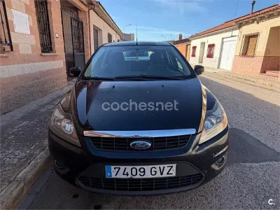 Usado Ford Focus Trend 109 CV (80 kW) 2010 Negro Berlina