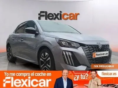 Usado Peugeot 208 Allure 100 CV (73 kW) 2025 Gris Utilitario