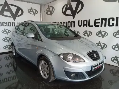Usado Seat Altea XL Style 105 CV (77 kW) 2011 Gris / plata Monovolumen