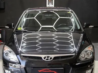Usado Hyundai i30 Comfort 89 CV (65 kW) 2009 Negro
