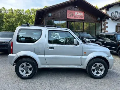 Usado Suzuki Jimny 86 CV (63 kW) 2008 Gris / plata SUV