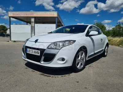 Usado Renault Mégane Dynamique 110 CV (80 kW) 2012 Blanco Berlina