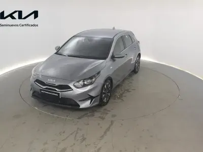 Usado Kia Ceed 100 CV (73 kW) 2024 Gris / plata Utilitario