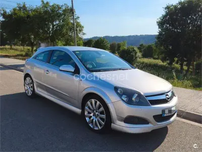Usado Opel Astra GTC Cosmo 150 CV (110 kW) 2007 Gris / plata Berlina