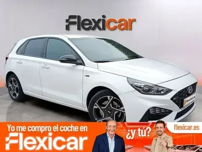 Usado Hyundai i30 N Line 120 CV (88 kW) 2023 Blanco Berlina