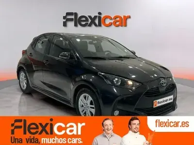 Usado Toyota Yaris Hybrid Active 116 CV (85 kW) 2022 Negro