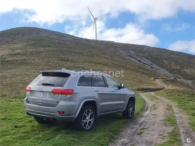 Usado Jeep Grand Cherokee Overland 250 CV (183 kW) 2019 Gris / plata SUV