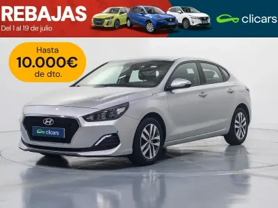 Usado Hyundai i30 120 CV (88 kW) 2018 Gris Berlina