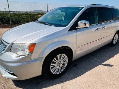 Usado Lancia Voyager Silver 163 CV (119 kW) 2012 Gris / plata Monovolumen