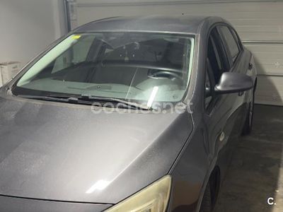 Gris / plata Usado 2010 Opel Astra Enjoy Berlina | 4500 € (Precio justo)