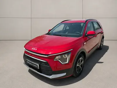 Usado Kia Niro 129 CV (94 kW) 2025 Gris / plata SUV