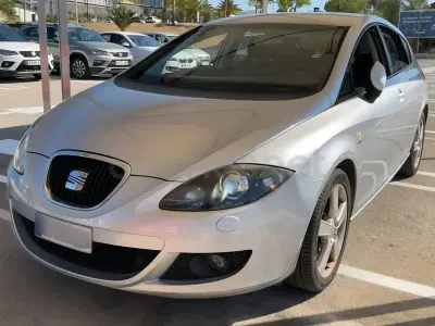 Usado Seat Leon Sport 140 CV (102 kW) 2006 Gris / plata Utilitario