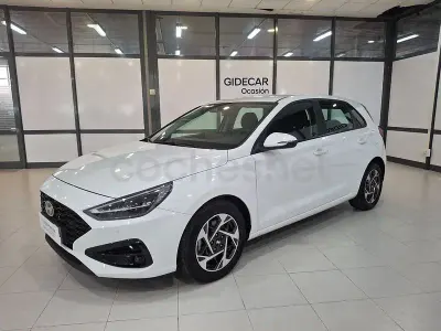 Usado Hyundai i30 100 CV (73 kW) 2024 Blanco Berlina