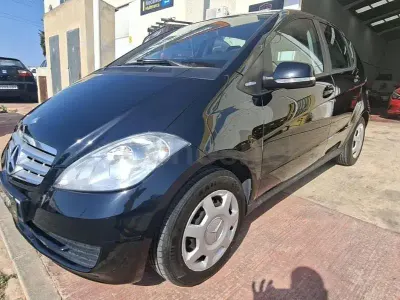 Usado Mercedes A160 95 CV (69 kW) 2012 Negro Utilitario