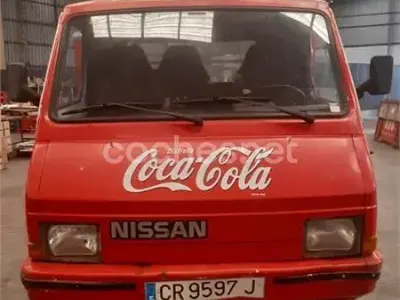 Używany Nissan Trade 63 KM (46 kW) 1988 Czerwony Kombi