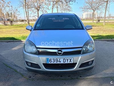 Usado Opel Astra Cosmo 100 CV (73 kW) 2006 Gris / plata Berlina