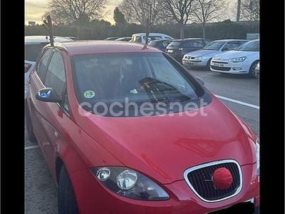 Usado Seat Altea 102 CV (75 kW) 2005 Rojo Monovolumen