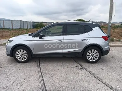 Usado Seat Arona FR 110 CV (80 kW) 2022 Gris / plata SUV