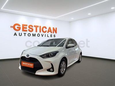 Usado Toyota Yaris Hybrid Active 116 CV (85 kW) 2022 Blanco Berlina