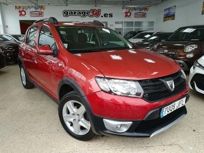 Usado Dacia Sandero Stepway 90 CV (66 kW) 2015 Granate Berlina