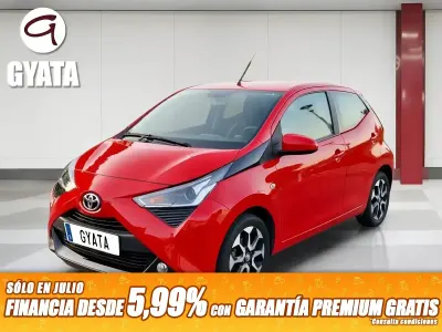 Usado Toyota Aygo X-play 72 CV (52 kW) 2021 Rojo Utilitario