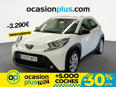 Begagnad Toyota Aygo X Play 72 HK (52 kW) 2024 Vit SUV