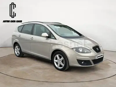 Usado Seat Altea Ecomotive 105 CV (77 kW) 2009 Marrón Monovolumen