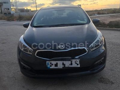 Usado Kia Ceed GT GT-Line 136 CV (100 kW) 2016 Gris / plata Berlina