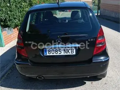 Usado Mercedes A180 Urban 109 CV (80 kW) 2012 Negro Berlina