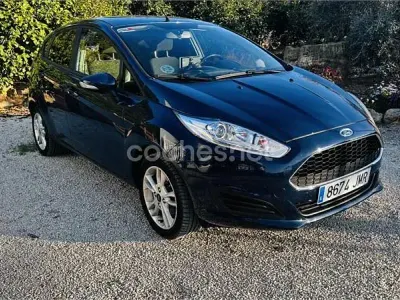 Usado Ford Fiesta Trend 60 CV (44 kW) 2016 Azul Utilitario