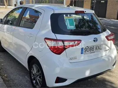 Usado Toyota Yaris Hybrid Active 100 CV (73 kW) 2018 Blanco Berlina