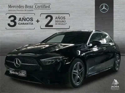 Usado Mercedes A180 AMG line 136 CV (100 kW) 2025 Negro cosmos Berlina