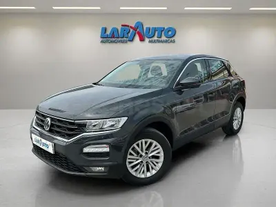 Usado VW T-Roc Advance 115 CV (84 kW) 2020 Gris / plata SUV