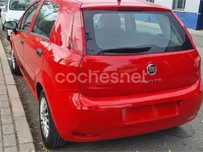 Usado Fiat Punto Pop 69 CV (50 kW) 2016 Rojo Utilitario