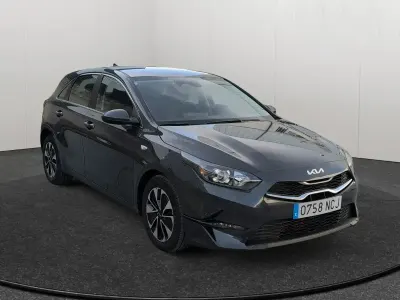 Usado Kia Ceed 100 CV (73 kW) 2025 Gris / plata Utilitario