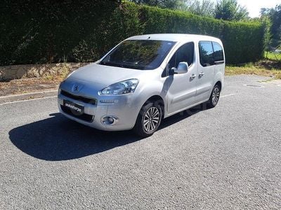 Usado Peugeot Partner Tepee 92 CV (67 kW) 2015 Gris / plata Monovolumen