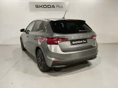 Usado Skoda Fabia Selection 95 CV (69 kW) 2025 Gris Utilitario