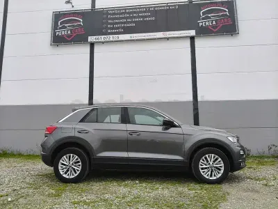 Usado VW T-Roc Edition 115 CV (84 kW) 2021 Gris / plata SUV