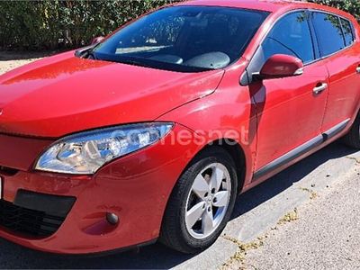 Usado Renault Mégane Dynamique 105 CV (77 kW) 2009 Rojo Berlina