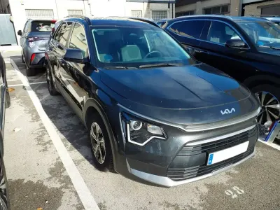 Käytetty Kia Niro 183 HP (134 kW) 2023 Punainen Katumaasturi