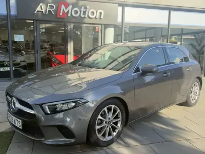 Usado Mercedes A180 136 CV (100 kW) 2019 Gris Utilitario