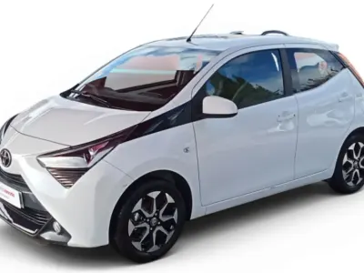 Usado Toyota Aygo X-play 72 CV (52 kW) 2021 Blanco Utilitario