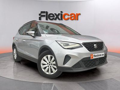 Usado Seat Arona Style 110 CV (80 kW) 2023 Gris SUV