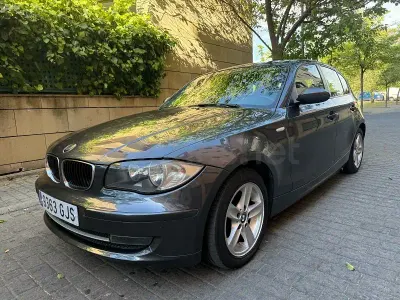 Usado BMW 118 143 CV (105 kW) 2001 Gris / plata Berlina
