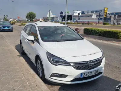 Usado Opel Astra Dynamic 110 CV (80 kW) 2019 Blanco Familiar