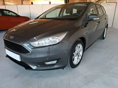 Usado Ford Focus Trend+ 125 CV (91 kW) 2017 Gris Berlina